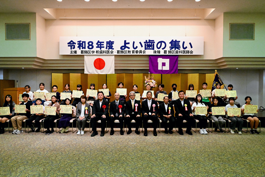 小学校表彰者集合写真（1）
