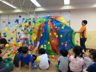 集団の様子の写真