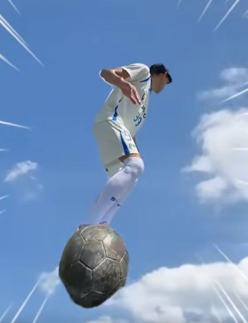 動画サムネイル　ボールに乗って空を飛ぶ