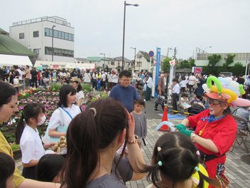 第6回の様子（バルーンアートを楽しむ子どもたち）