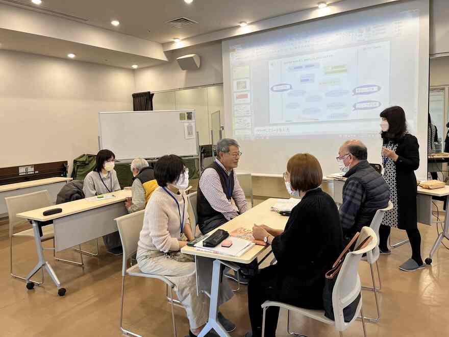 ボランティア日本語教室との会話練習の様子の写真