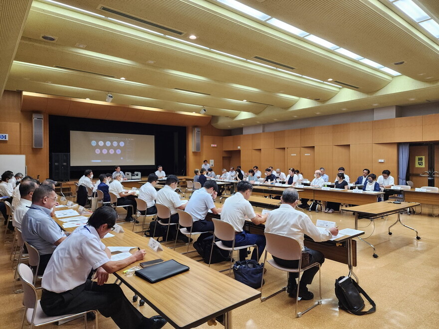 第1回葛飾区移動等円滑化促進方針策定協議会開催状況写真