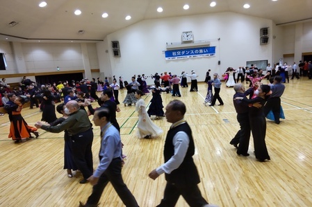 社交ダンスの集いの写真