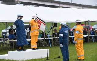 訓練終了報告の写真です。