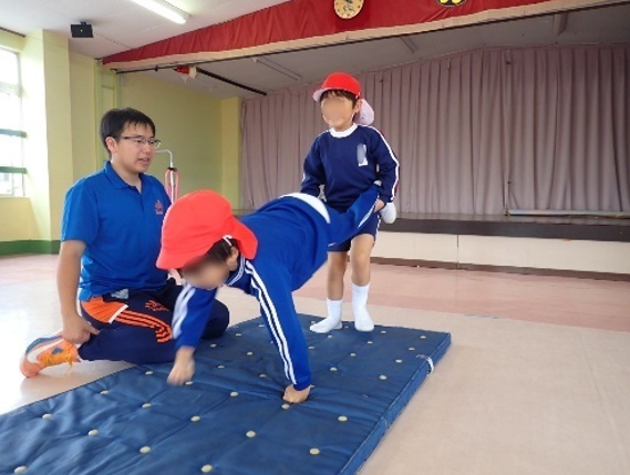 子供たちと馬