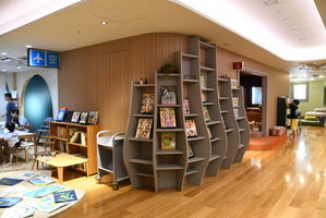 絵と言葉のライブラリー「ミッカ」の内観の写真2