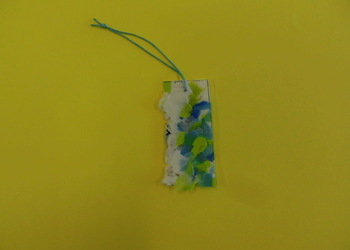 ペットボトルキャップで作ったしおりの見本