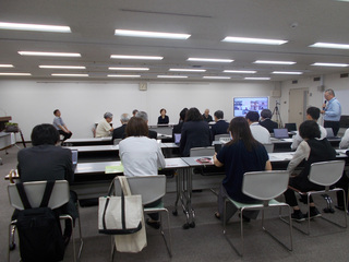 児童福祉審議会会場の画像